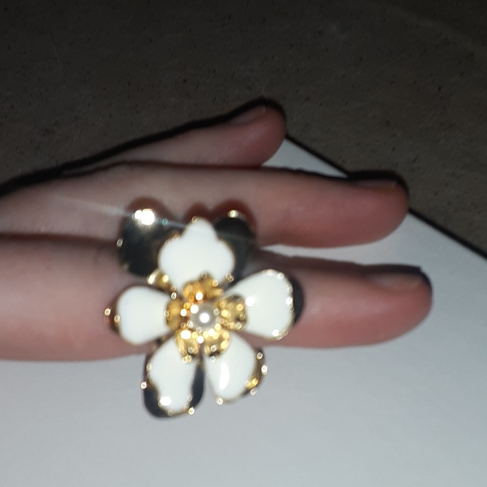 I.N.C. Flower Ring Size 6..